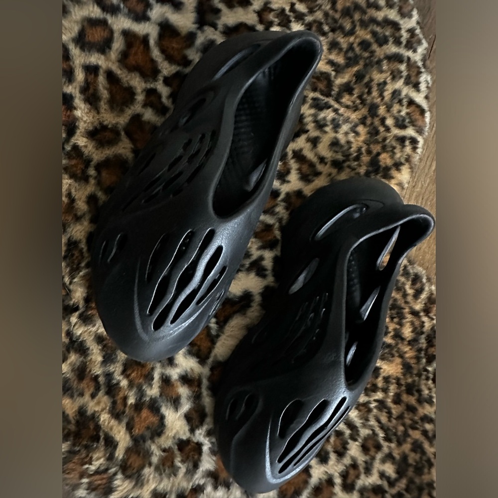Foam shoes size 8